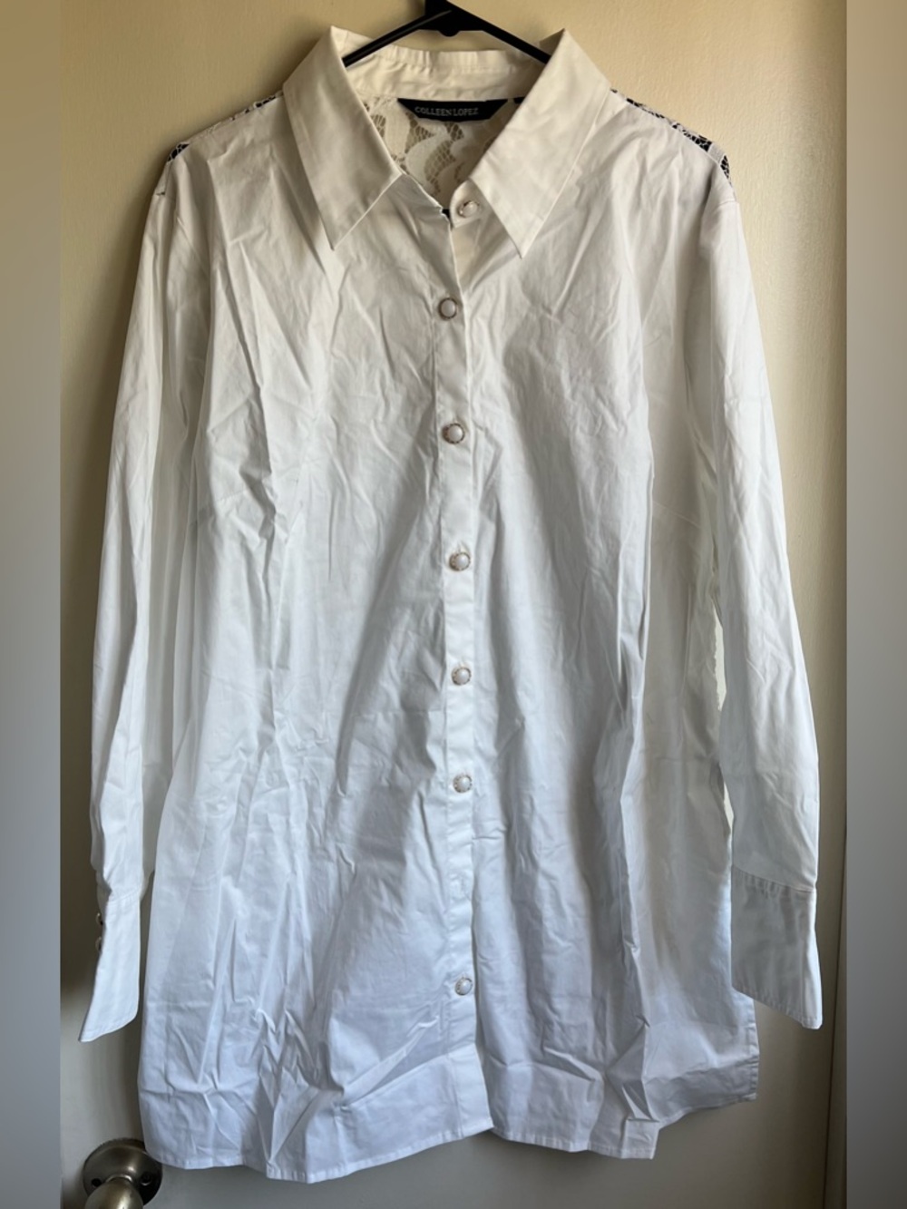 NWOT Colleen Lopez White Long-Sleeve Button-Down Shirt